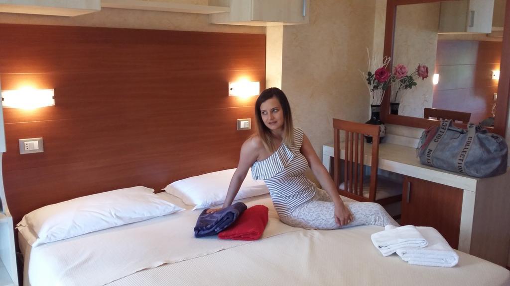 Hotel Condor Милано Мартима Екстериор снимка