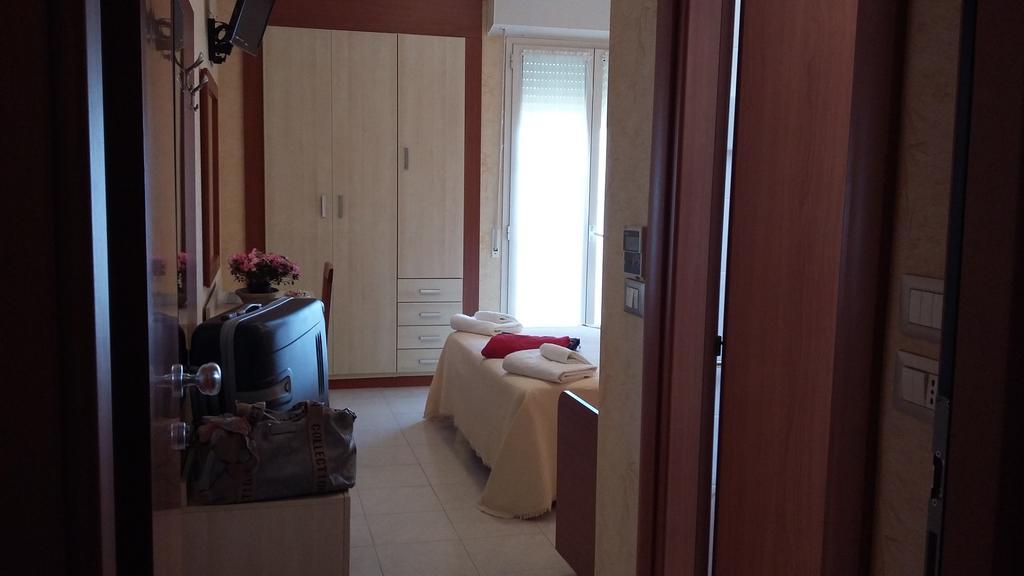 Hotel Condor Милано Мартима Екстериор снимка