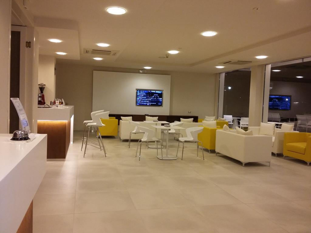 Hotel Condor Милано Мартима Екстериор снимка