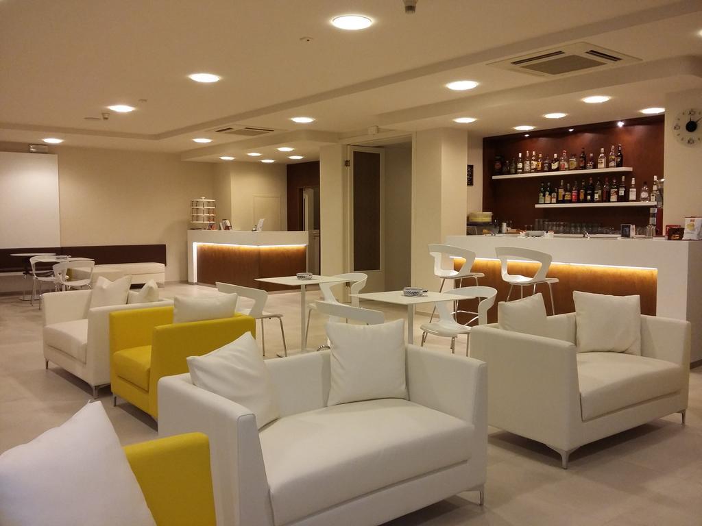 Hotel Condor Милано Мартима Екстериор снимка