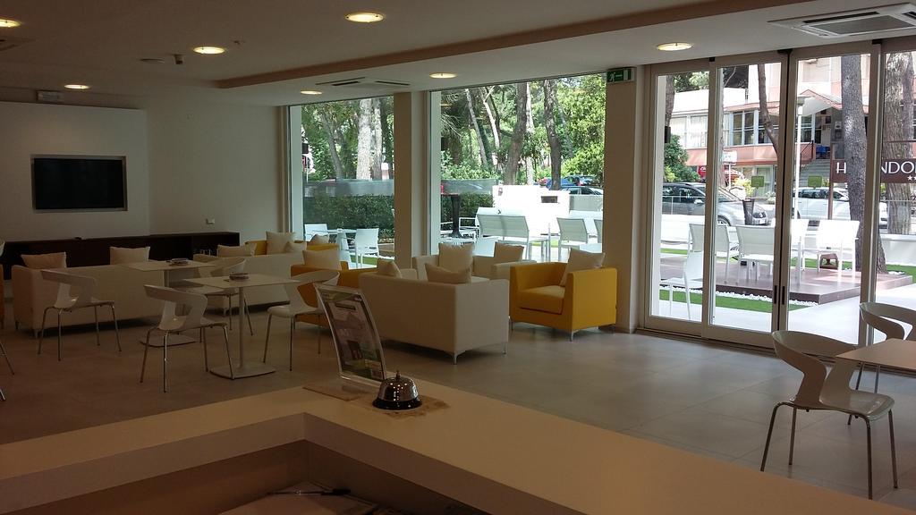 Hotel Condor Милано Мартима Екстериор снимка