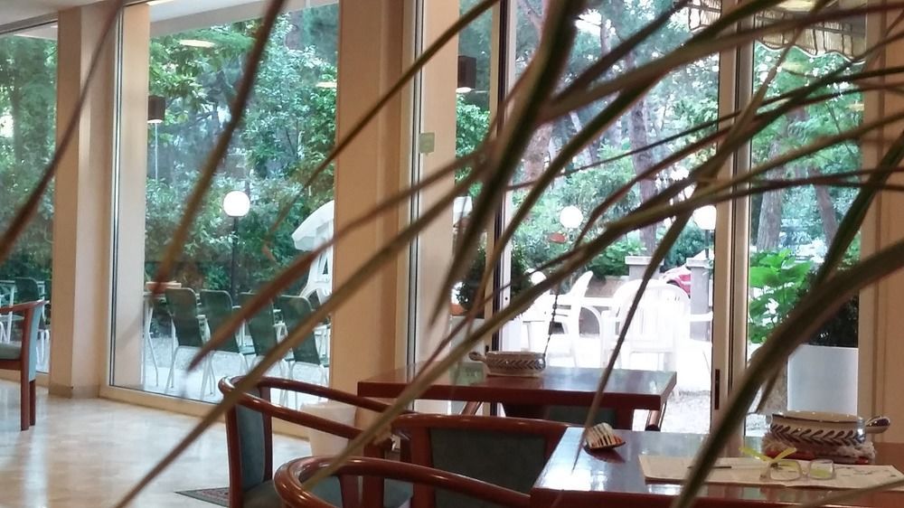 Hotel Condor Милано Мартима Екстериор снимка