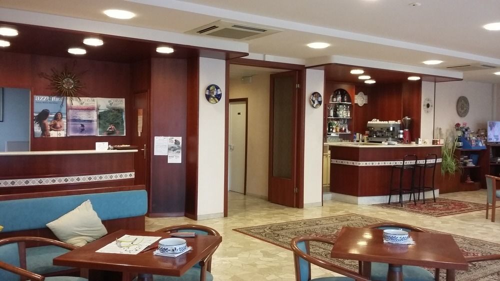 Hotel Condor Милано Мартима Екстериор снимка