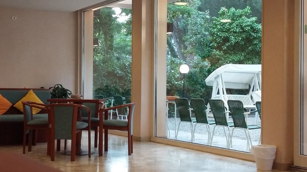 Hotel Condor Милано Мартима Екстериор снимка
