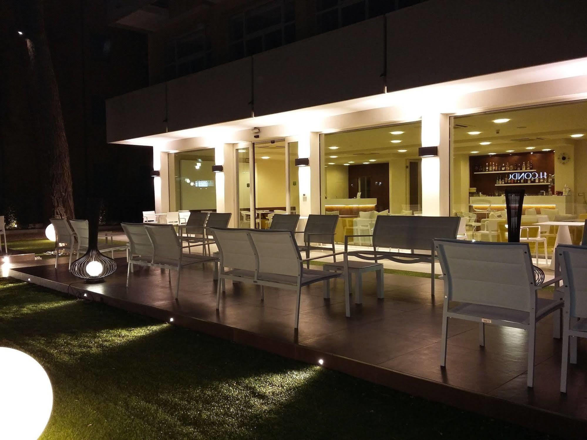 Hotel Condor Милано Мартима Екстериор снимка