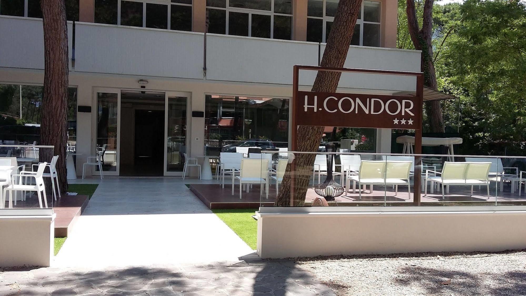 Hotel Condor Милано Мартима Екстериор снимка