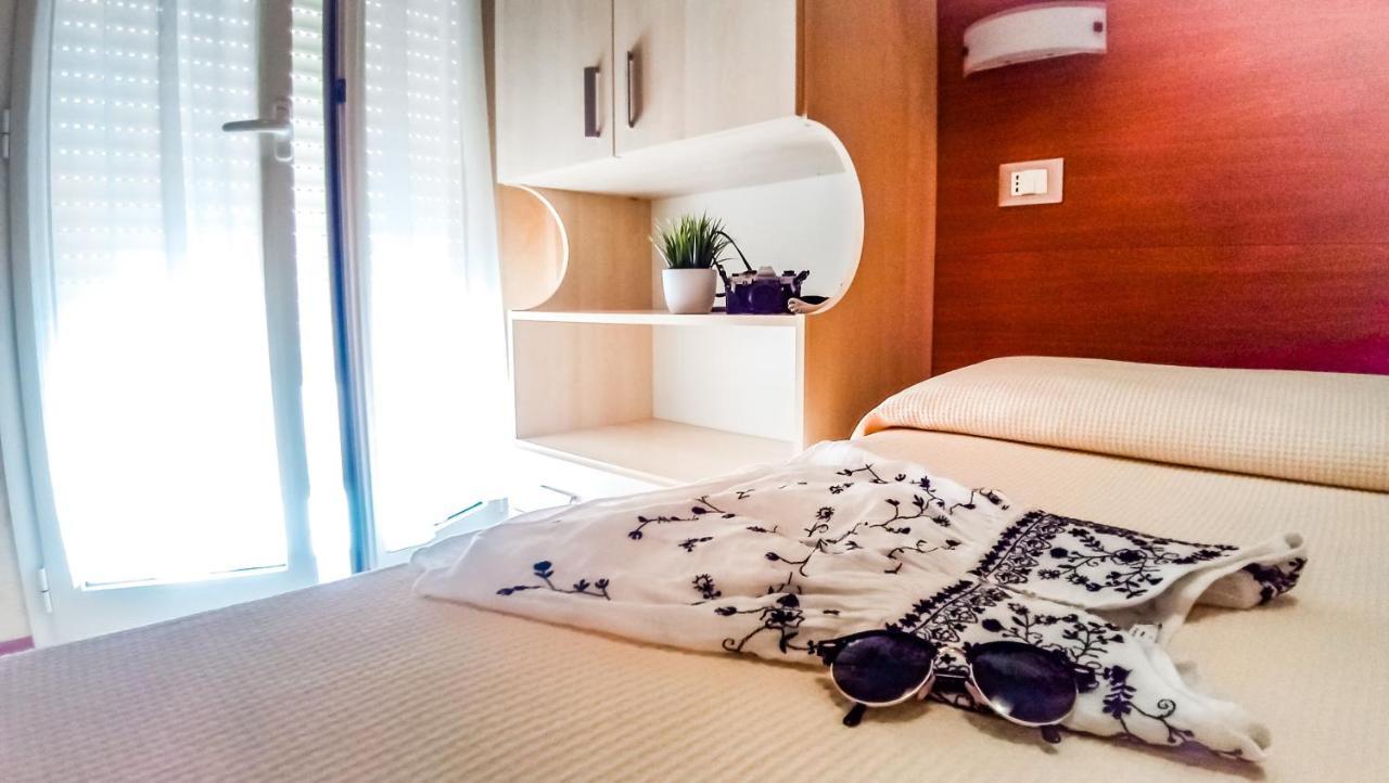 Hotel Condor Милано Мартима Екстериор снимка