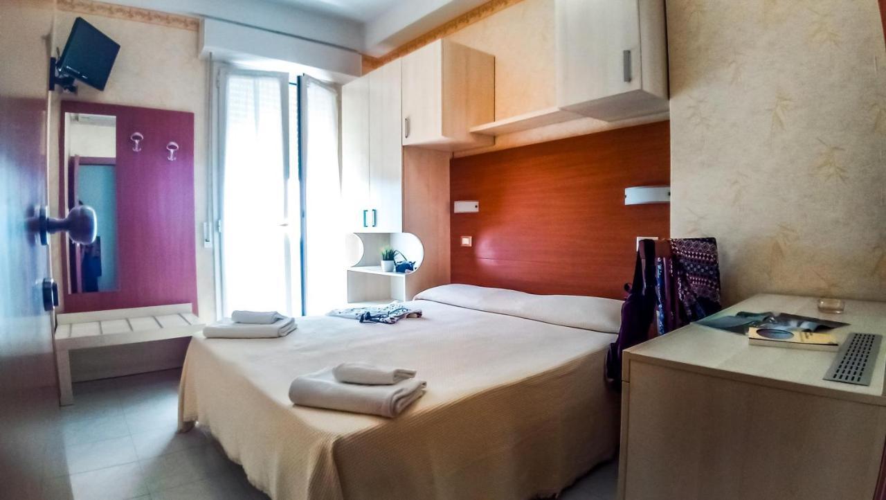 Hotel Condor Милано Мартима Екстериор снимка